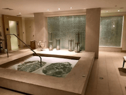 Top 15 hotels with private Jacuzzi in room